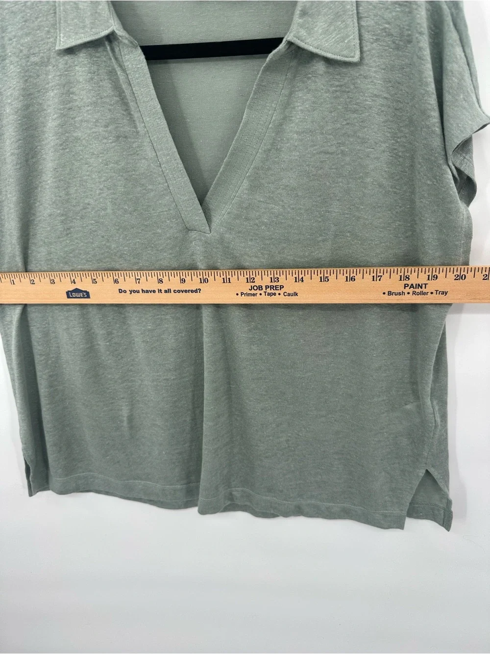 Tahari 100% Linen Sage Green Collared V-Neck Top Women's Large Lightweight 1169